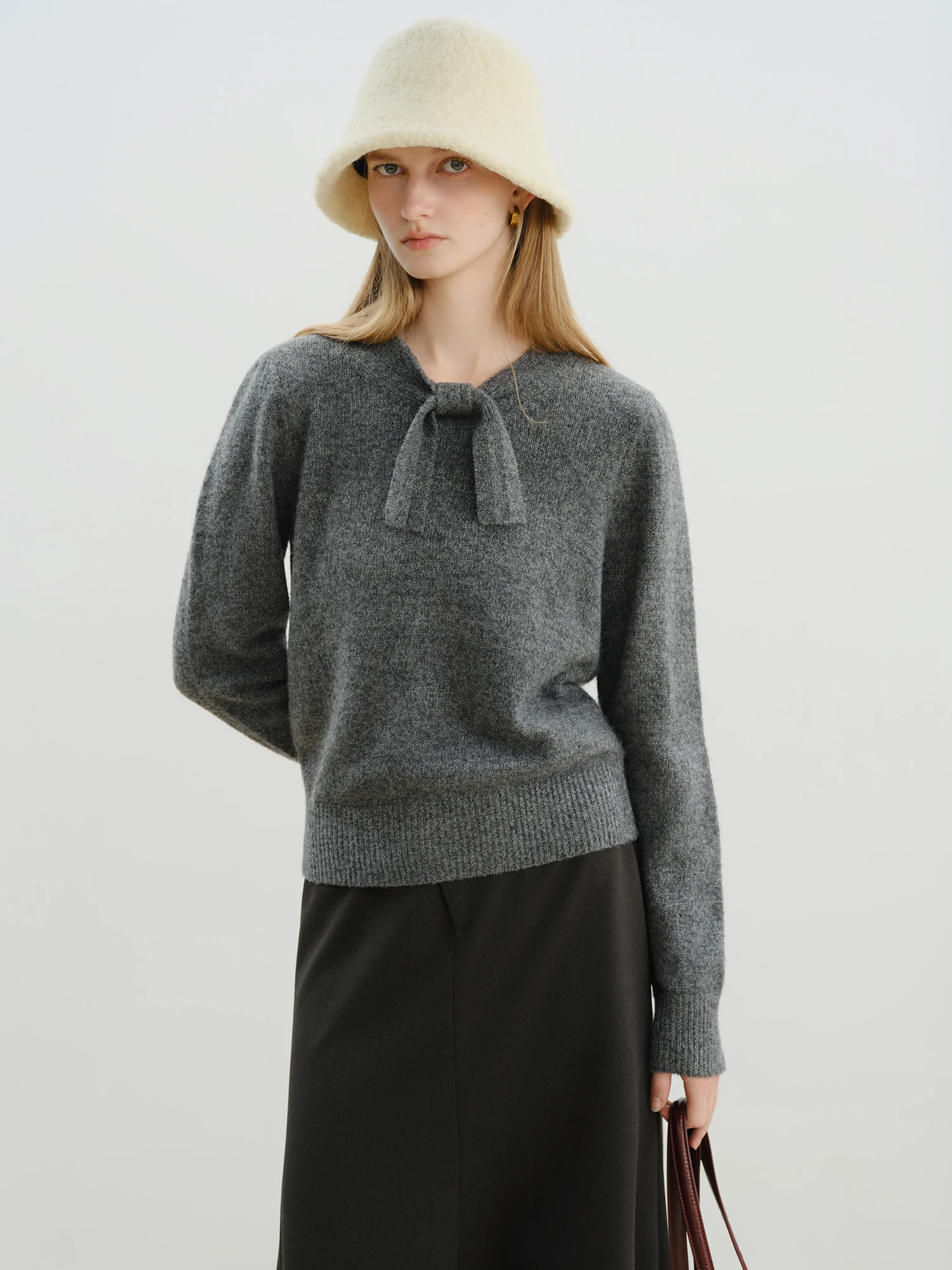 ZIQIAO Petite Women French Vintage Bow Knit Sweater 2025 Autumn Winter New Arrival Regular Shoulder Knit Top Two Color Pullover