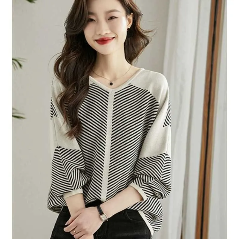 

Autumn Faion Striped Tirt Women Loose Belly Cover Long Sve Batwing Sve Knitted Top Comfortable V-Ne Casual Wear