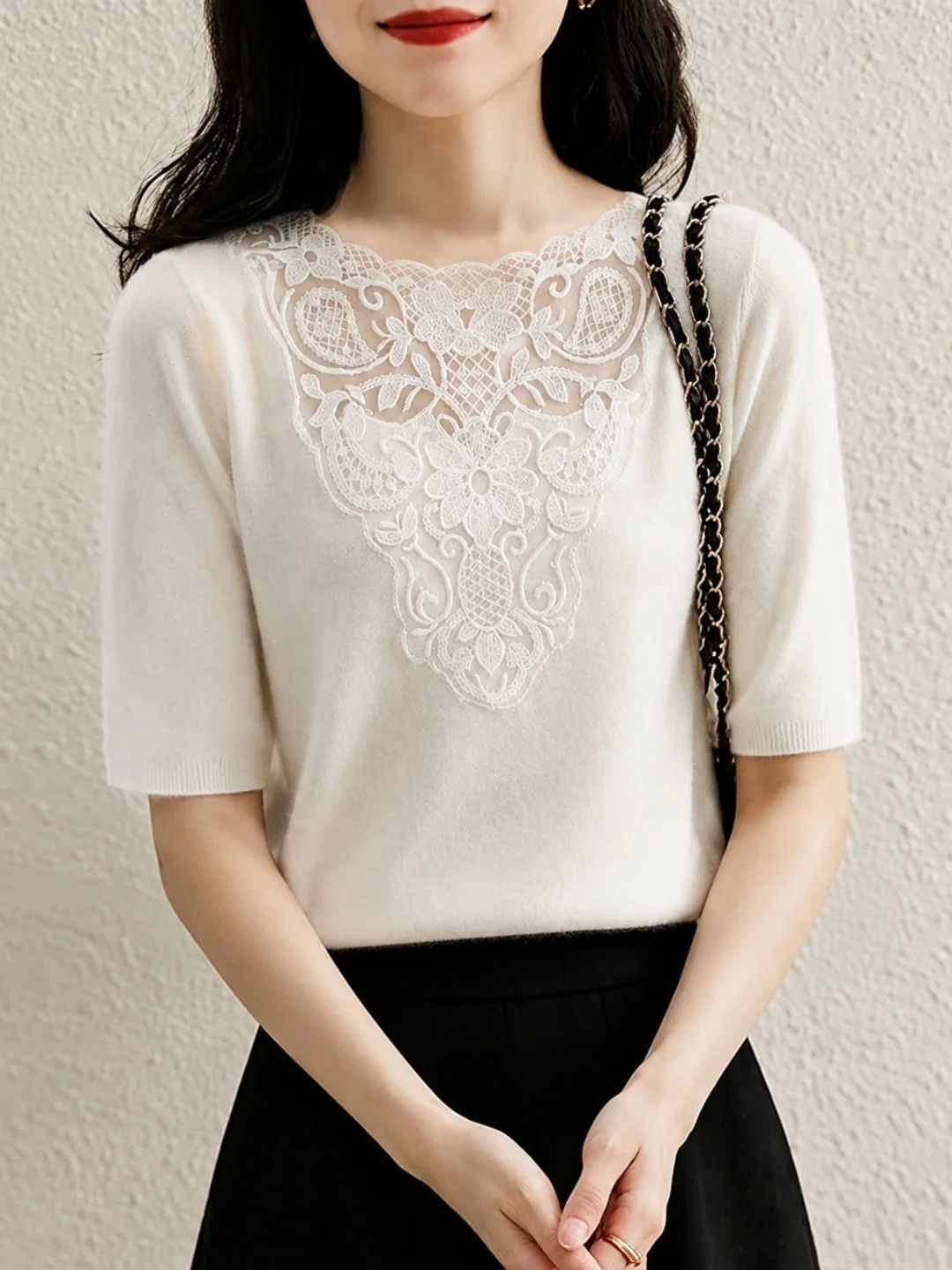 Elegant Lace Splice Knitted Top Short Sleeve Women's Fashionable Versatile Crew Neck Commute Style Soft Korean Straight Cut