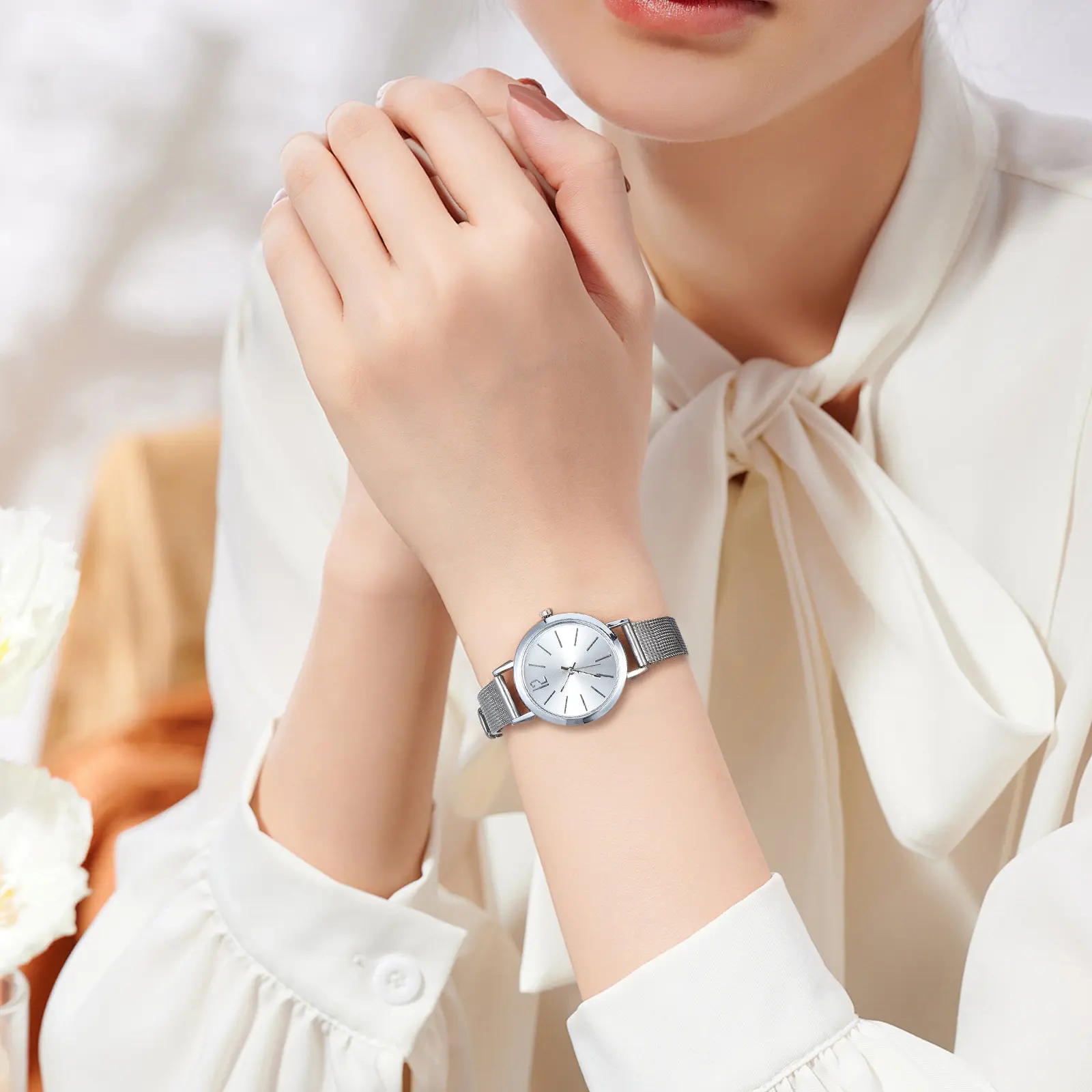 Elegant Silver White Ladies Quartz Watch Mesh Belt Fashionable Bracelet Wristwatch Gift Quartz Watch with Mesh Belt