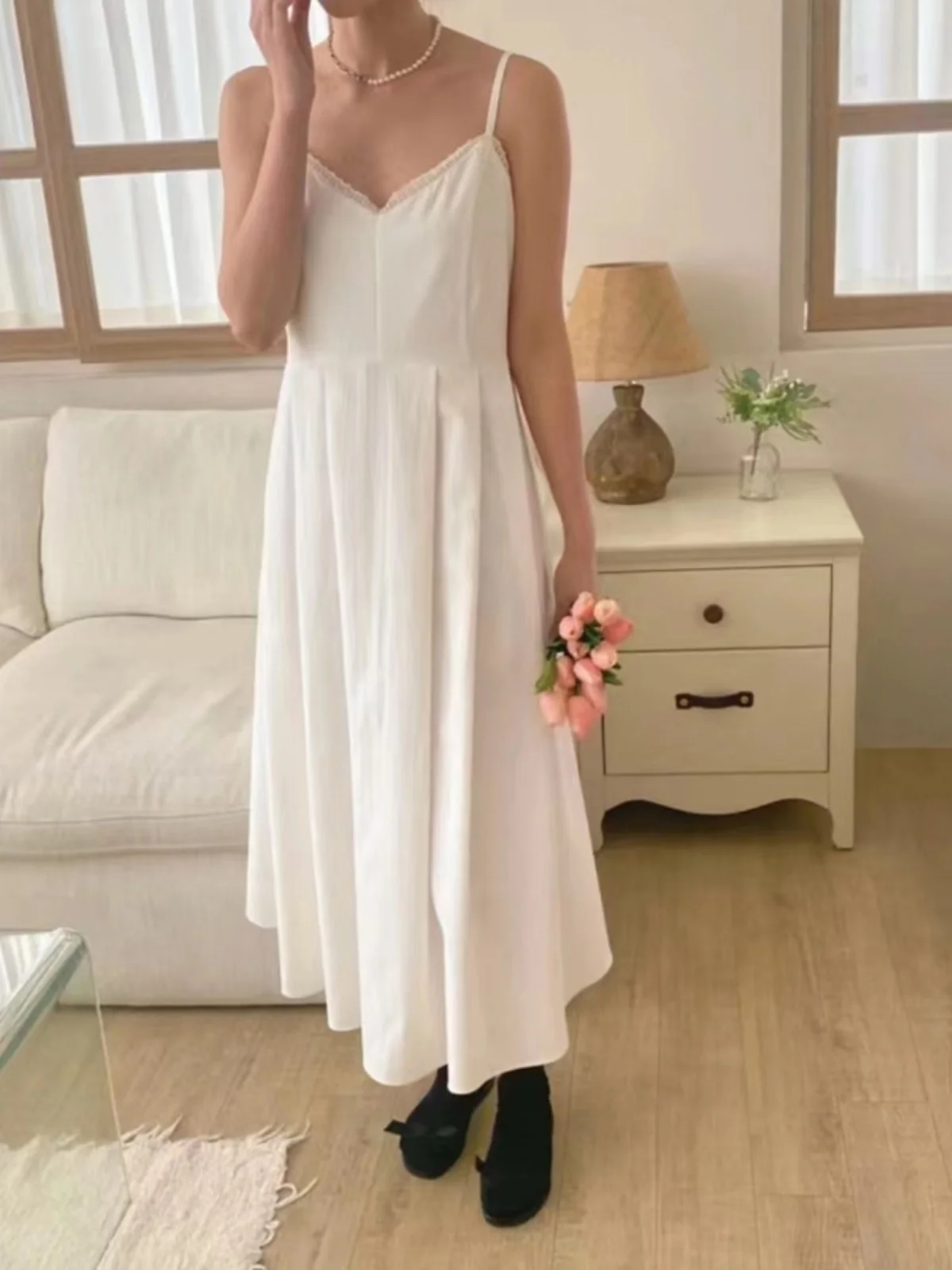 Elegant V-neck Strap Dress Women\'s 2024 New Slimming Long Dress Pure Desire White Dress Commute Korean Style High Waist A-lin...