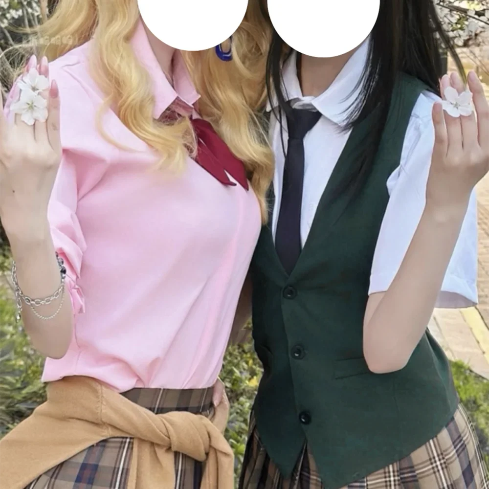 Garotinha Pré-escolar Ajuda Na Lavanderia. Criança Lava Roupa No Jardim  Foto de Stock - Imagem de higiene, pouco: 263172082, image size:1000x1000