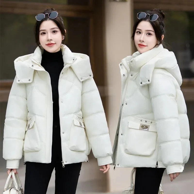 Cappotto imbottito in cotone caldo moda femminile 2025 Inverno Nuovo piumini con cappuccio Donna Parka Pane Cappotto Cappotto coreano corto spesso