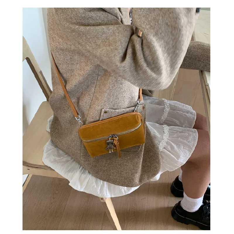 

Fashionable Ladies Crossbody-Bag Crafted From Begonia-Patterned Leather Boasting High-End Casual Spacious Daily Refined Look​