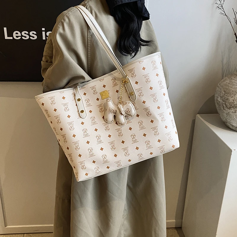 

Popular Women's Handbag in Elegant Leather, Crossbody and Shoulder Bag for Ladies, By Famous Designer Luxury Brand