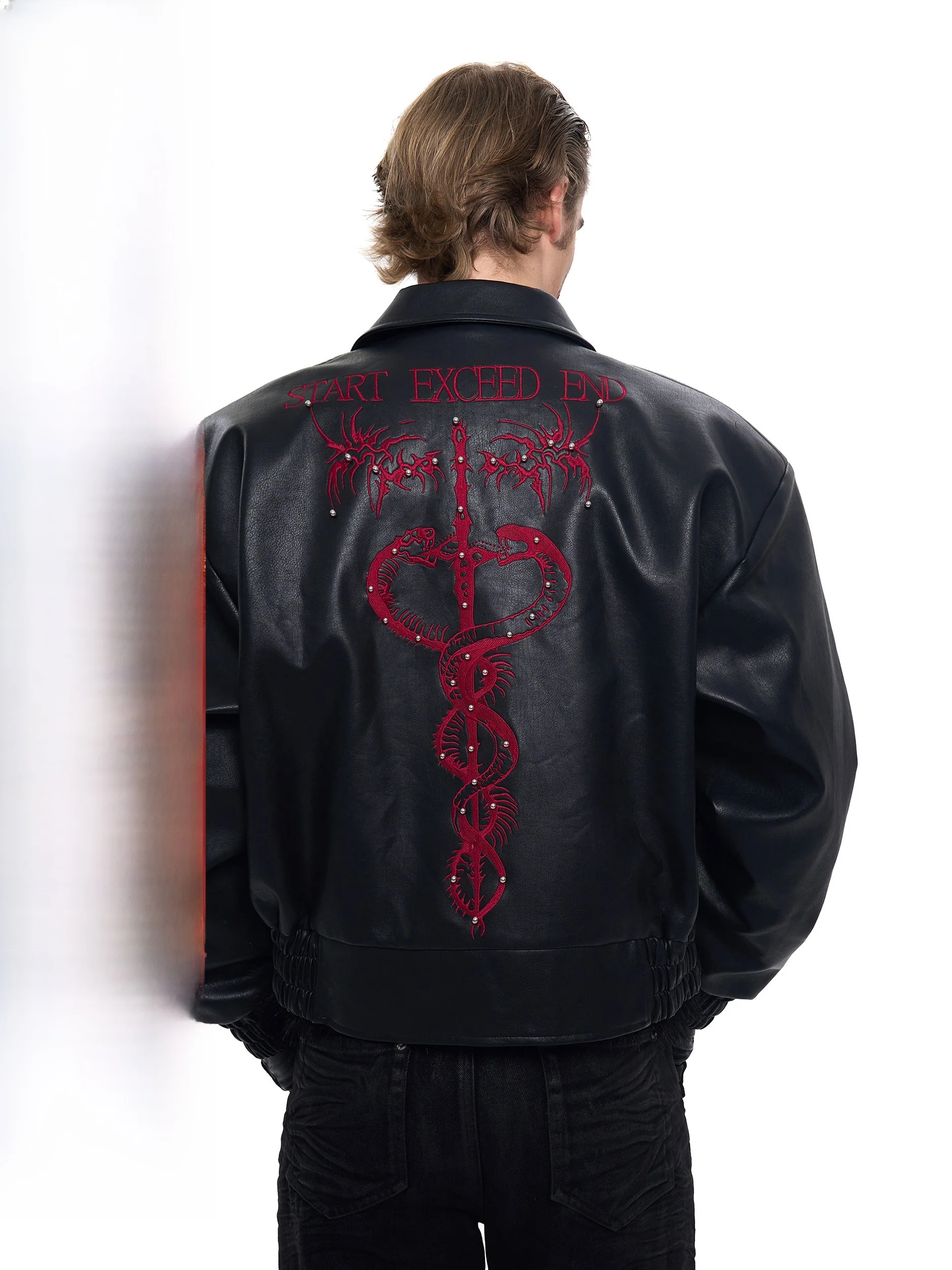 

Мужская кожаная куртка-косуха с вышивкой в стиле SEE, осенняя модная куртка с жемчужной отделкой, крутая и стильная мотоциклетная куртка