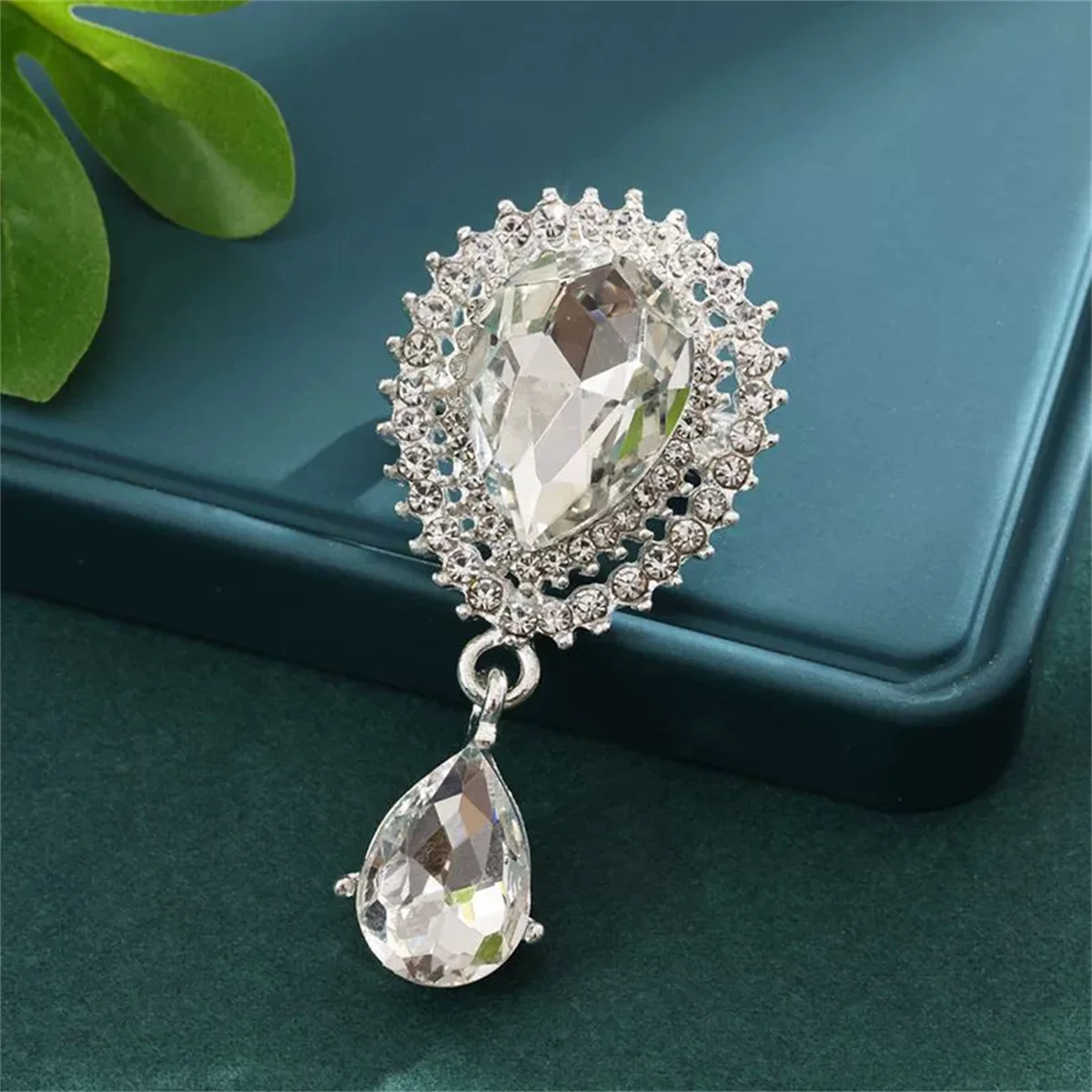 1Pc Exquisite Creative Geometric Brooch Fashionable Elegant Pendant Pin Magnificent Luxury Jewelry Accessories Party Gifts Trend