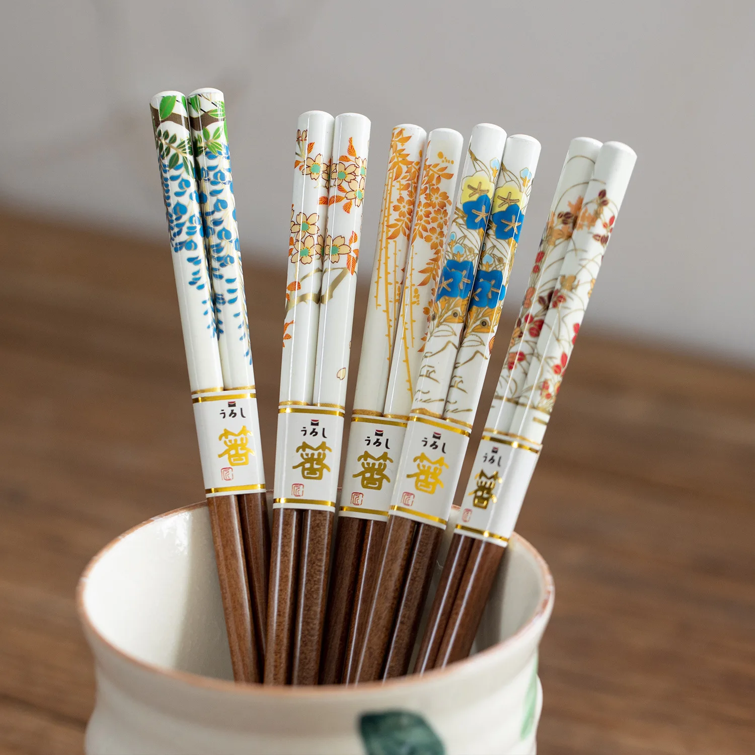 New Japanese Imported Natural Solid Wood Chopsticks Japanese Style Tableware Set Heat Resistant Non Slip Chopsticks for Home Use
