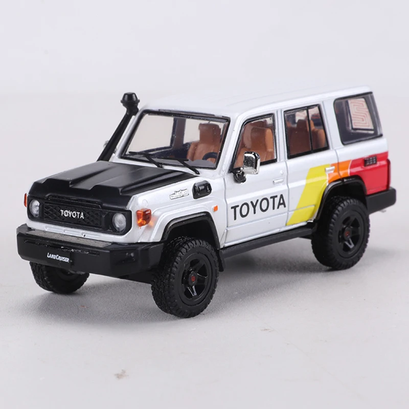 GCD 1:64 Land Cruiser LC70 J76 Alloy Model Car - view 2
