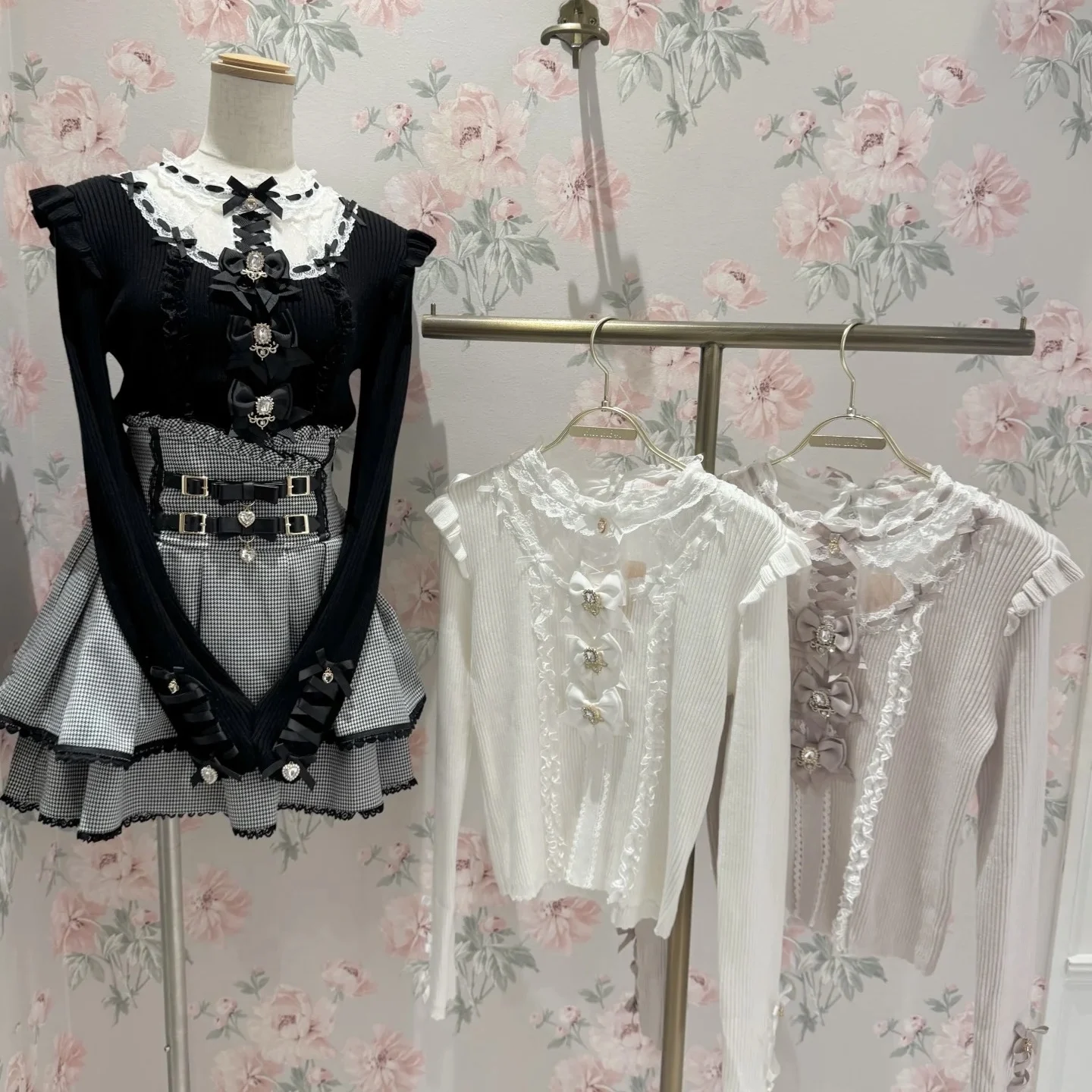 النمط الياباني الحلو لطيف فتاة LIZ تريكو أعلى جولة الرقبة طويلة الأكمام مقوس دانتيل القلب الماس بلوفر مغزول سترة للنساء