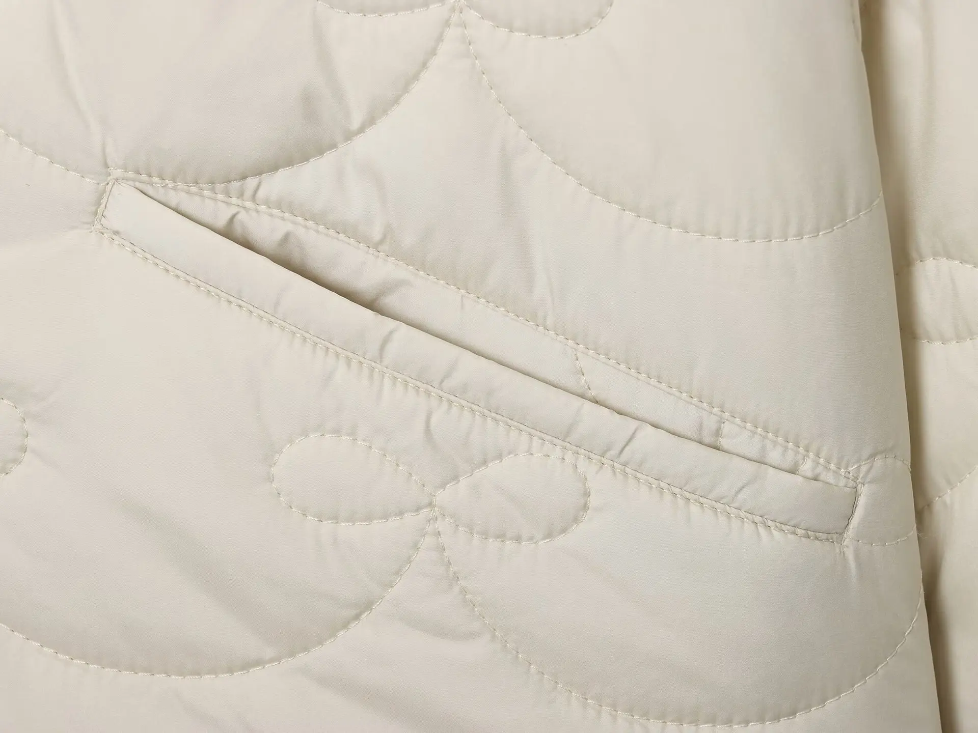 Novo 2026 outono e inverno estilo europeu e americano em torno do pescoço arco acolchoado jaqueta de algodão feminino casaco topos