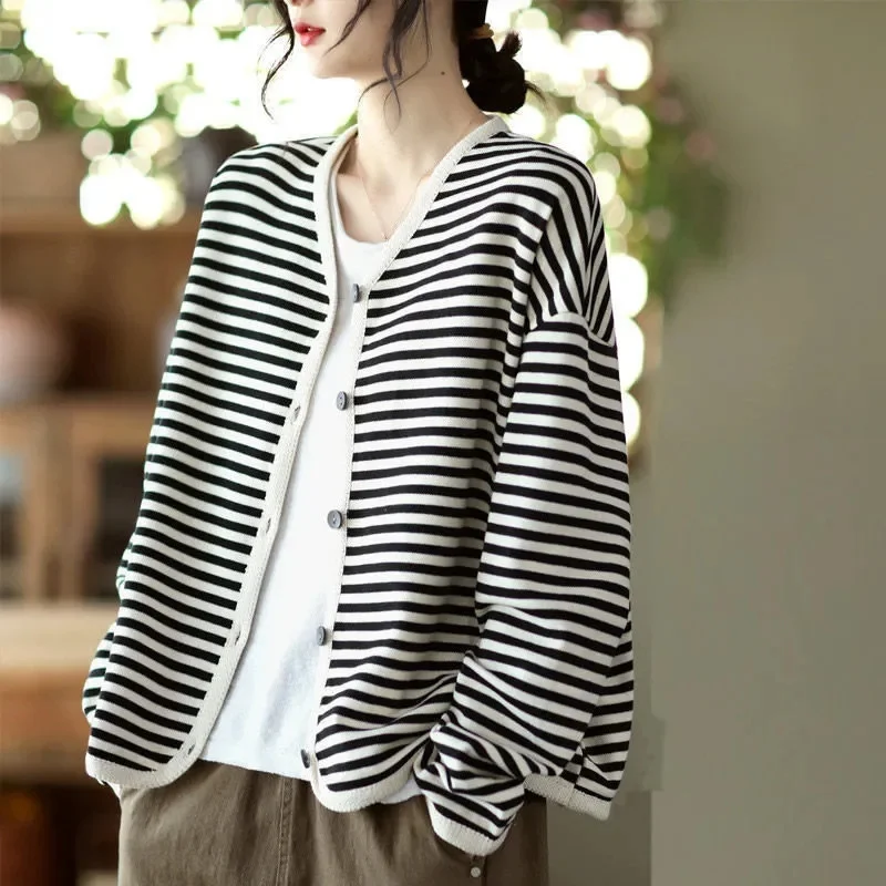 Women Long Sleeves Stripe Cardigan Outwear Ladies Loose V-neck  Jacket Autumn Female Short Splicing Together Coat             ﻿