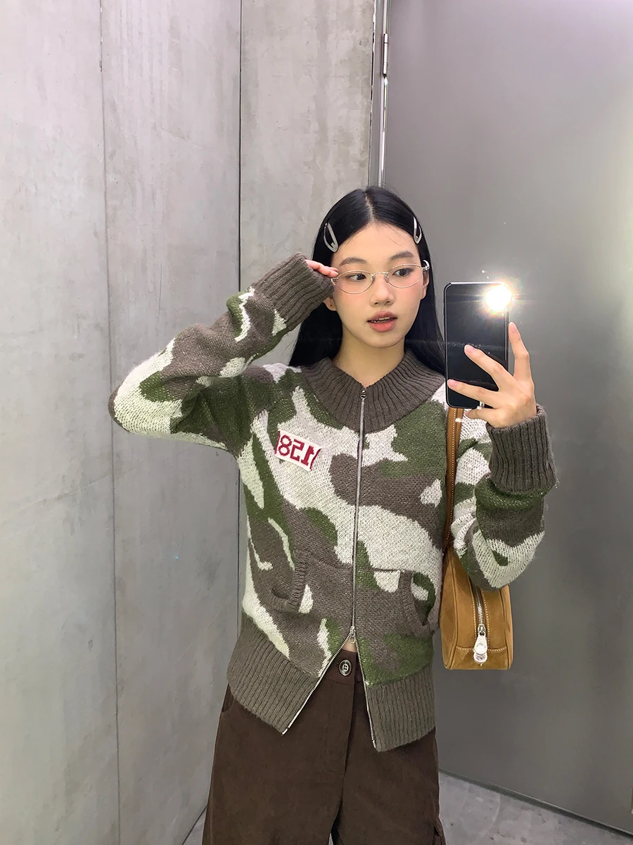 

Красный шерстяной вязаный кардиган знаменитостей, женский осенний 2024, новая верхняя одежда, ленивый маленький топ, камуфляжный свитер, джет