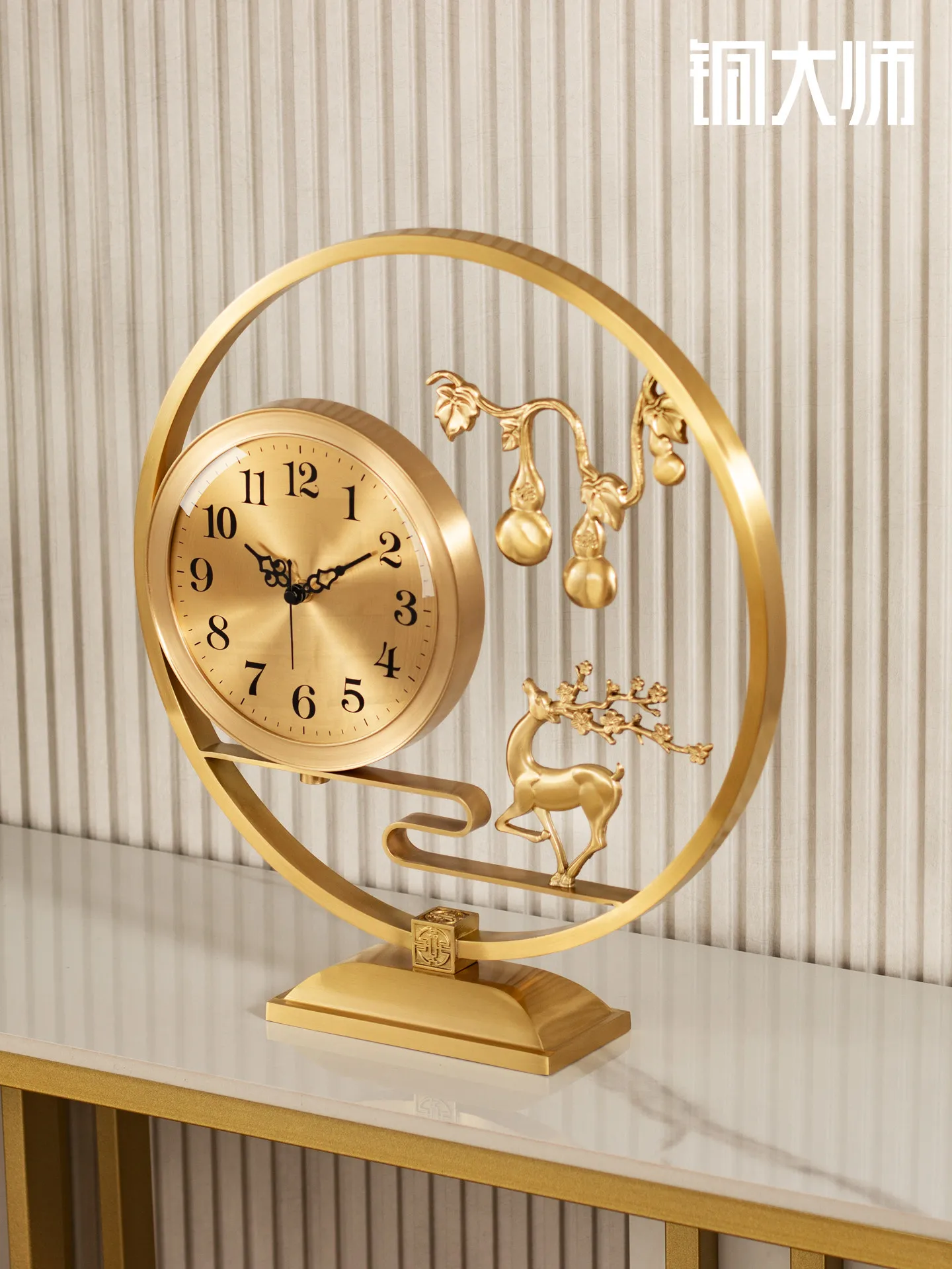 Luxury Brass Desktop Clock Artistic Hollow Sculpture Silent Non-ticking Movement Stylish Home Living Room Decor Nice Gifts