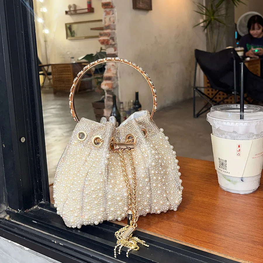 Französische schlichte Perlen-Beuteltasche, neue chinesische Schultertasche mit Diamantbesetztem Riemen, Nischen-High-End-Umhängetasche – Detail 9