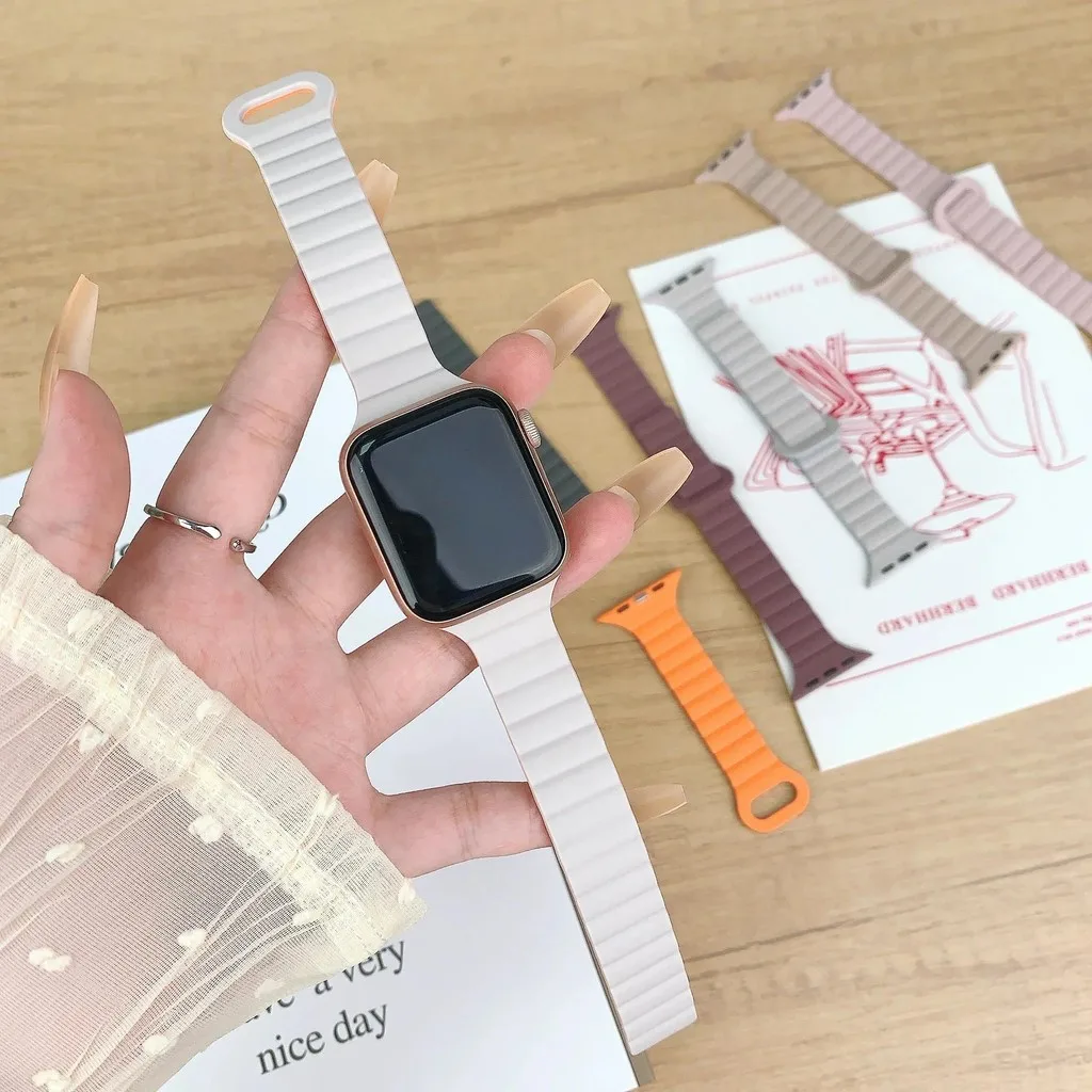 Bracciale da donna con cinturino magnetico in silicone sottile per Apple Watch Ultra2 49mm 44mm 40mm S10 42mm/46mm IWatch Series 9 8 7 6 SE 5