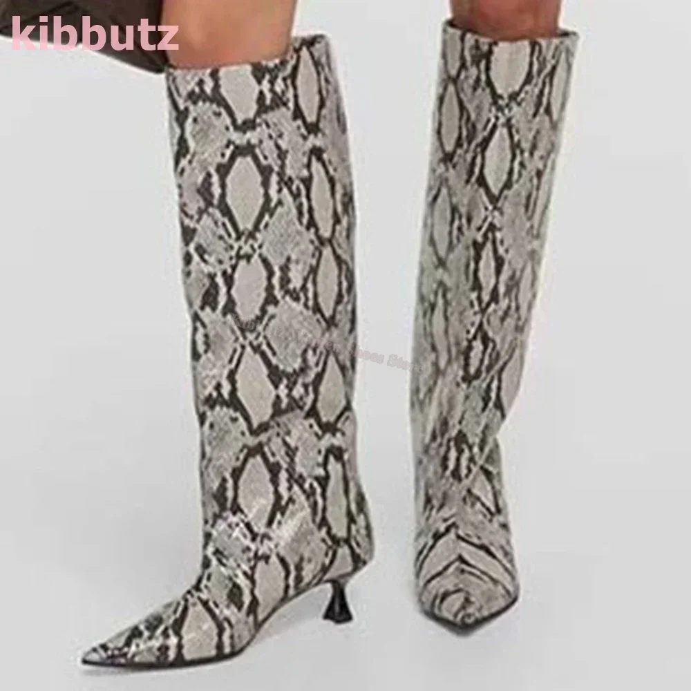 

Сапоги со змеиным принтом, роскошная кожаная женская обувь до колена, новая модная новинка, лаконичный острый носок, пикантные вечерние туфли без шнуровки