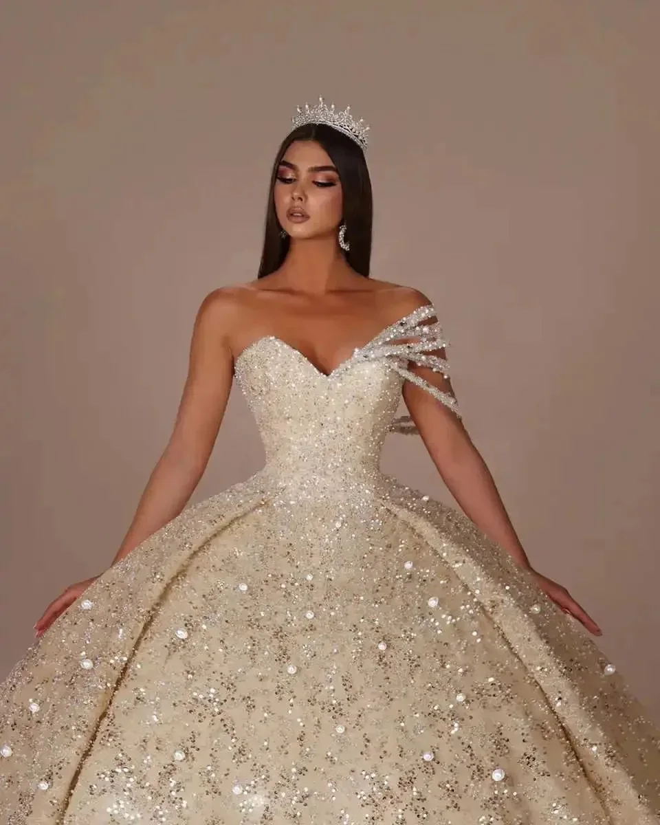 

Sweetheart Neck One Shoulde Wedding Dresses Robe Sequins Beaded Ball Gown Bridal Gown Sweep Train Vestidos de novia Customized