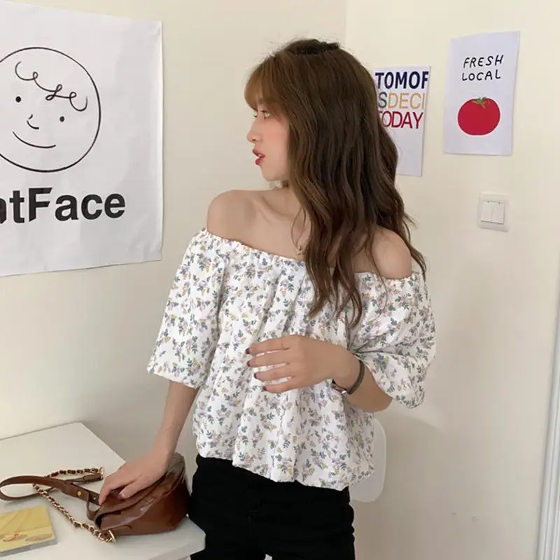 2025 夏の新しい甘くて優しい風露鎖骨花柄ルーズショート半袖シフォンシャツトップ女性のための