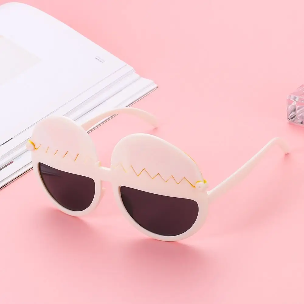In Style Trendy Funny Pineapple Sunglasses Fruit Design Luau Party Props Beach Photo Glasses for Women & Men