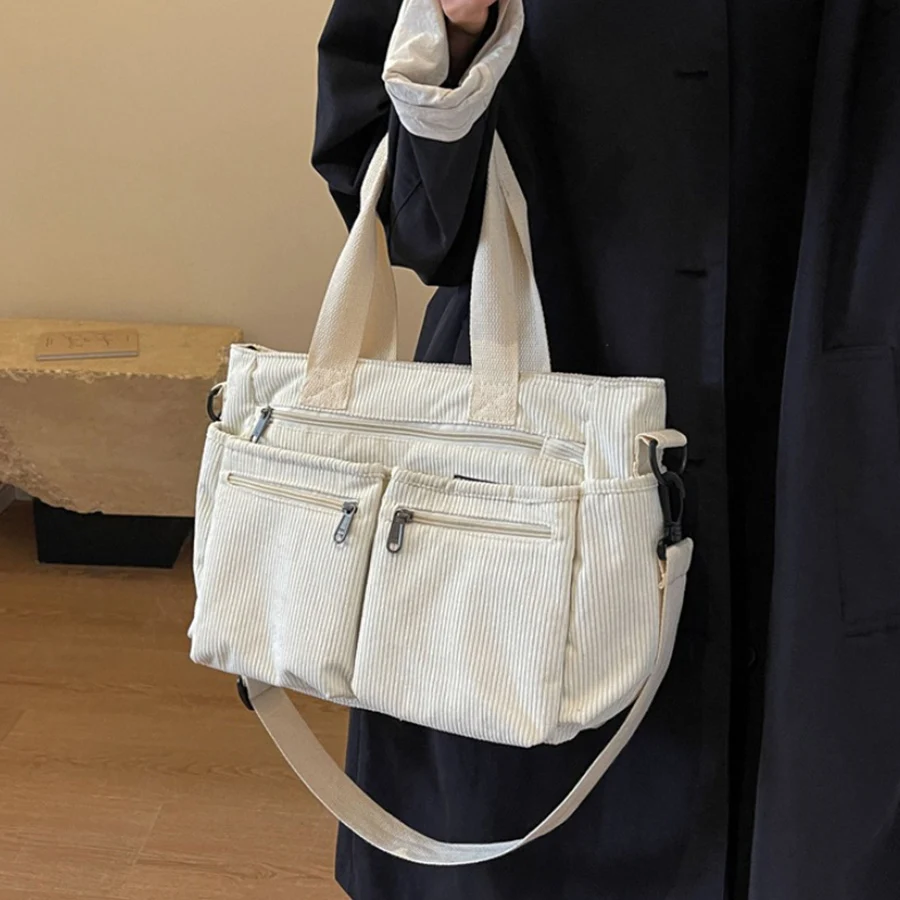 

Повседневная вельветовая сумка с застежкой-молнией. Легкая и большая вместимость с фиксированным плечевым ремнем. Однотонные повседневные пригородные сумки.