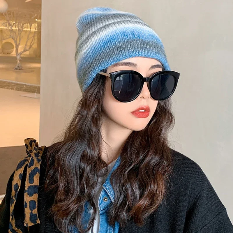 Hot Selling Autumn Winter Knitted Hat Ladies Leisure Style Gradient Color Thickened Windproof Beanie Warm Head Cap Gorras 2022