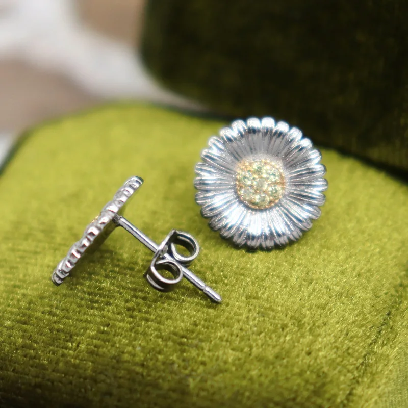 Daisy Earrings Sweet Flower Ear Piercing Clip Silver Color Earring for Girl Party Wedding