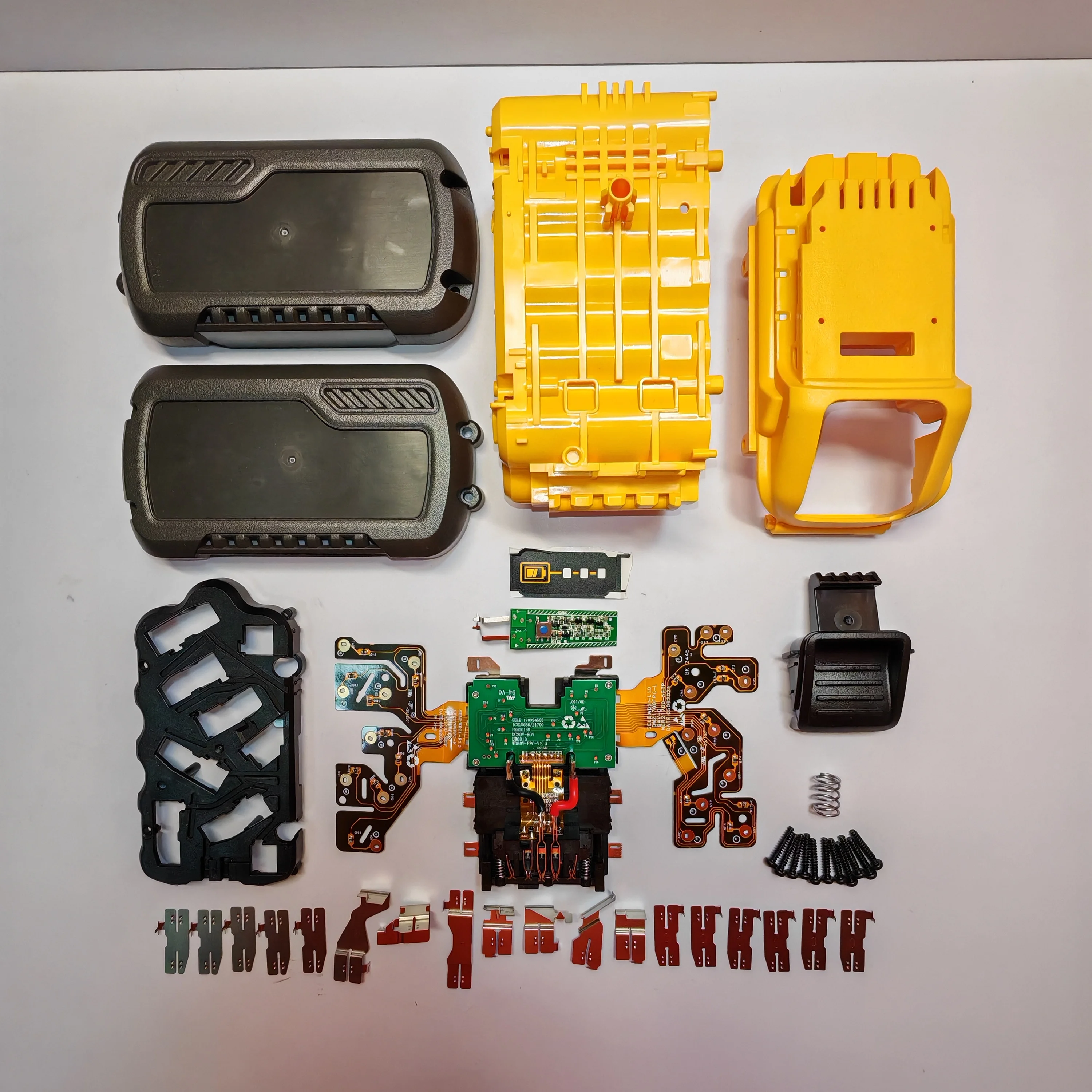 

Replace DW 20V60V original tool lithium battery shell plastic belt BMS spare parts complete set of 15 cores 21700 models.