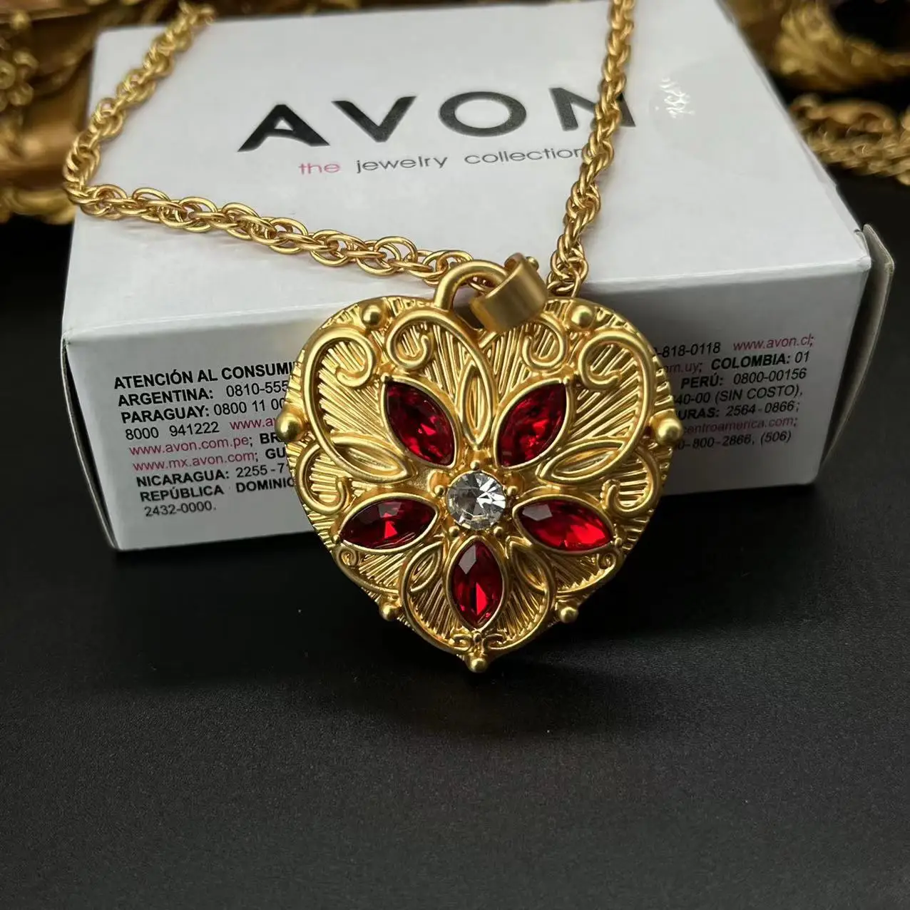 Vintage Jewelry Avon Love Heart Diamond Ruby Necklace Palace Style Retro Light Luxury Temperament Pendant