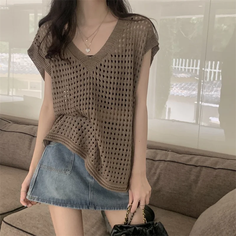 

Loose Ice Silk Knitted V-Ne ort Sve Top Women's Summer New Sle Match Skirt Internet Celebri T-irt Hollow out Design