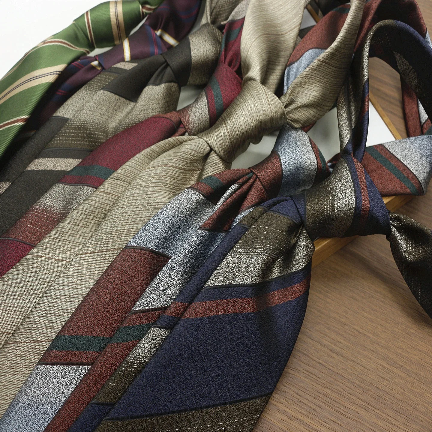 2pcs Neck Tie Set New Fashion Green Brown Striped Neckties Bronze-colored Brooch Luxury Polyester Paisley Tie Wedding Groom Gift