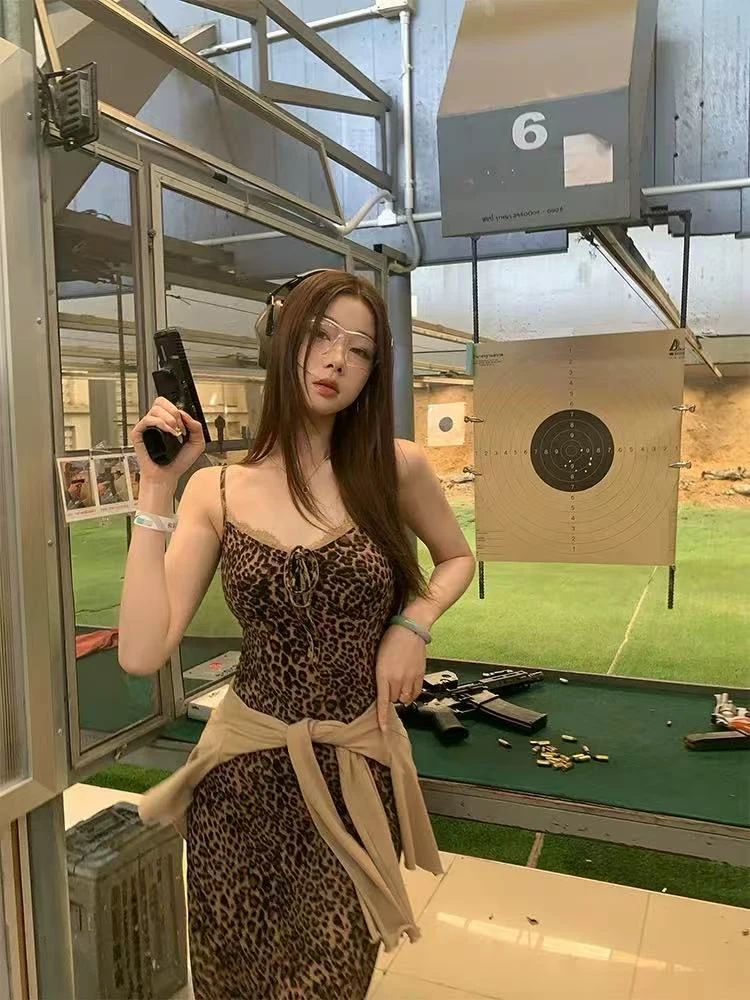 فستان كاميس عتيق بطبعة الفهد فستان نسائي صيفي مثير بحمالات رفيعة فستان ميدي ضيق Y2K مزين بالدانتيل وأربطة ليلية