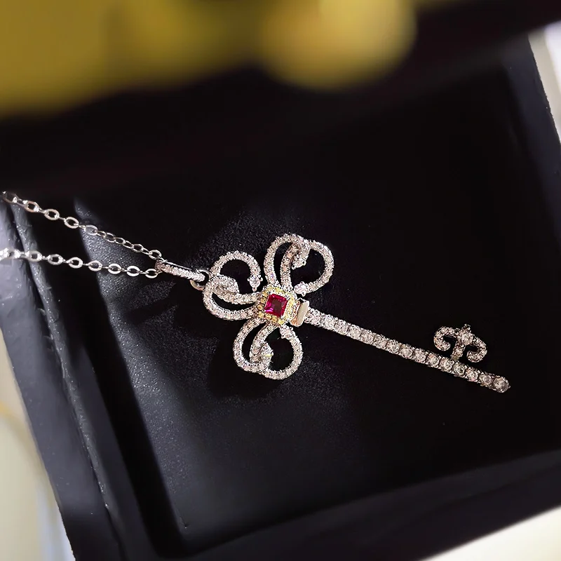 

Fashionable and Exquisite S925 Necklace New Female Key 925 Sterling Silver High Carbon Full Diamond Light Luxury Wedding