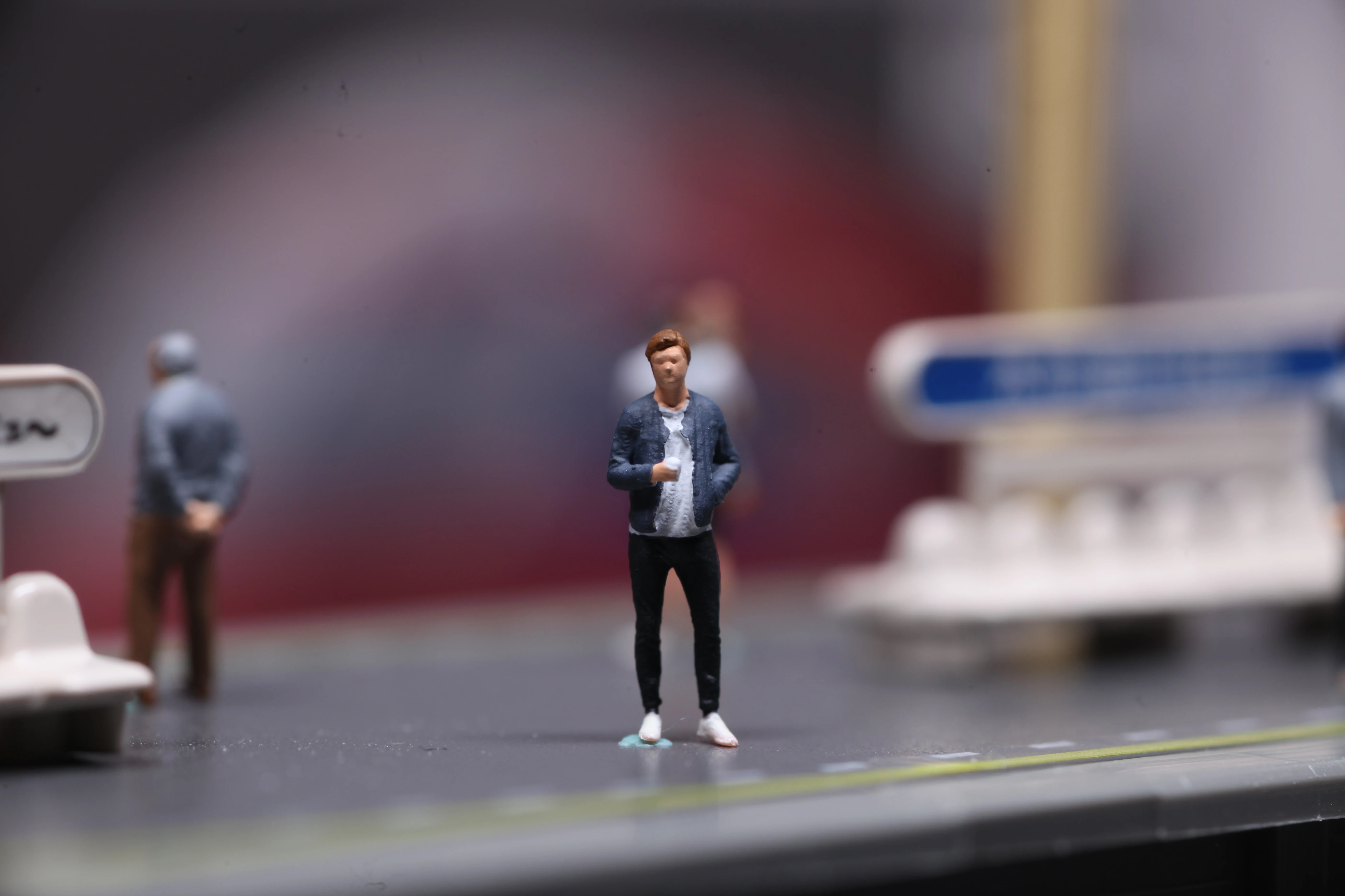 King Toys 1/160 N GAUGE train model scene miniature Casual Boy