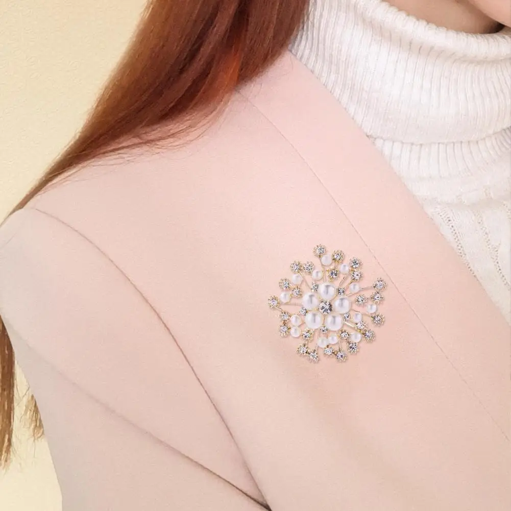 Dress Pin Elegant Snowflake Rhinestone Brooch with Faux Pearl Decor for Women Anti-slip Wear-resistant Suit Coat Pin Prom Party