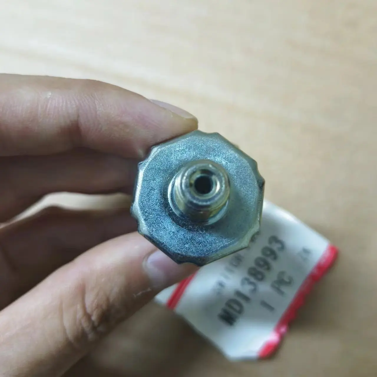 مفتاح ضغط زيت المحرك لميتسوبيشي الكسوف ديامانتي لانسر EVO 8 MD138993 أصلي