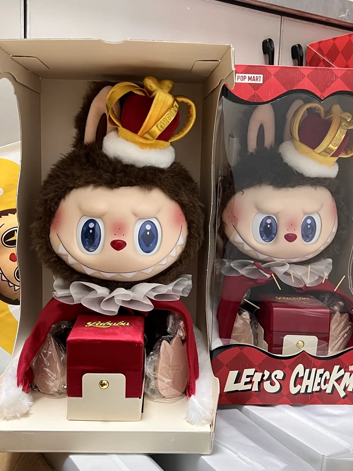 POPMART Labubu The Monsters Let'S Checkmate سلسلة الملكة المفاتيح حقيقية الفينيل الوجه دمية قلادة لعبة صندوق أعمى صندوق غامض هدية