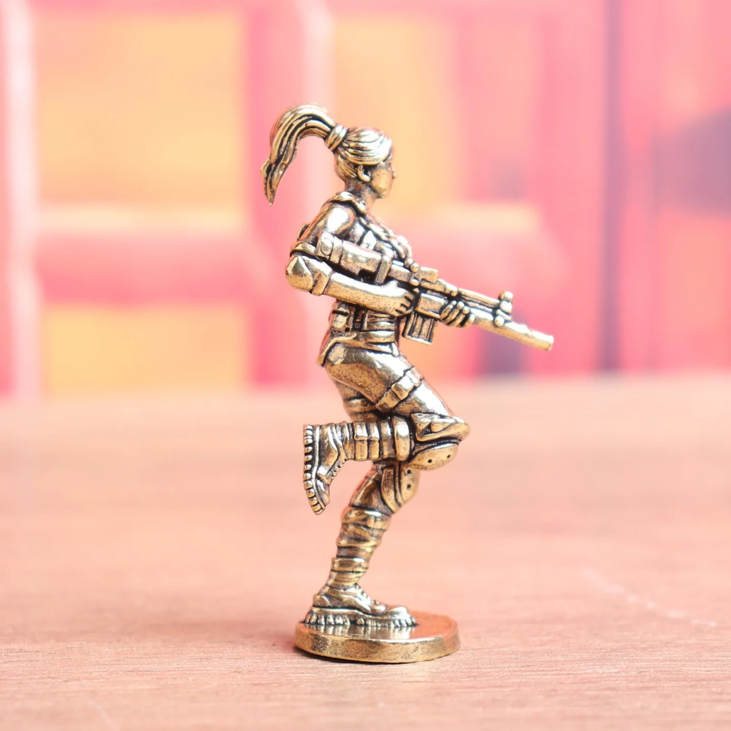 Vintage Brass Tactical Girl Mini Figurine Retro Female Ranger Desk Decor Armed Character Collectible Desktop Ornament
