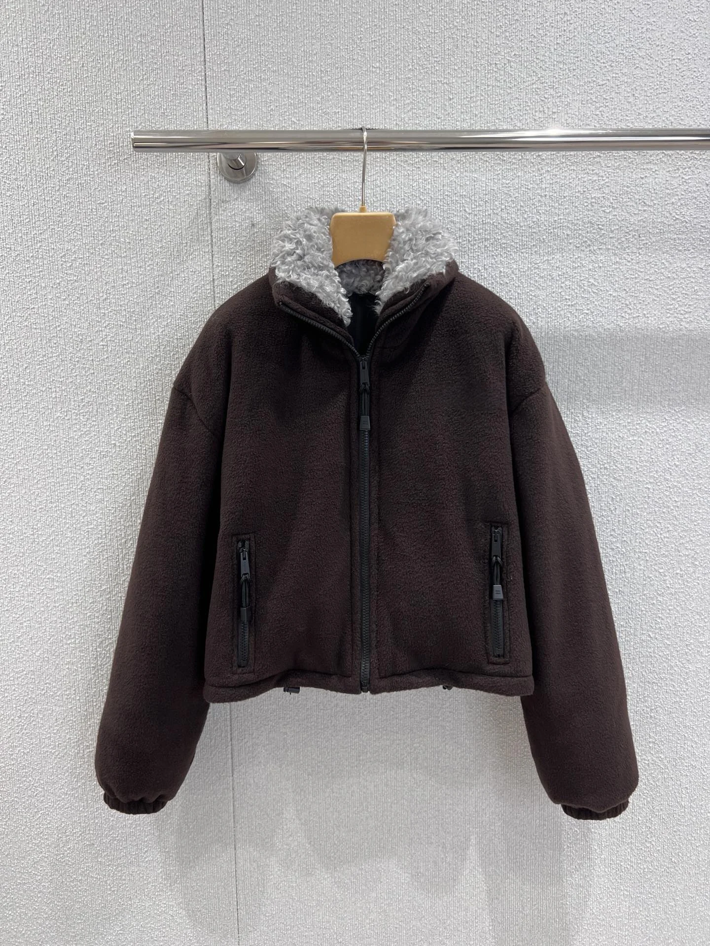 

Women's Short Puffer Jacket Letter Logo Faux Fur Collar Fluffy Outerwear Warm Casual Style Winter Coat Brown Ebony Wood