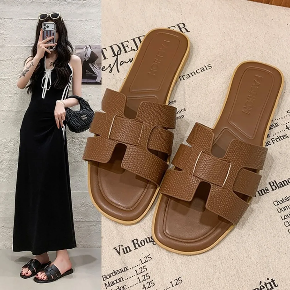 2026 New Women's Summer Flat-Soled Versatile Simple Lightweight Comfortable Fashionable Slip-On Sandals Beach Shoes
