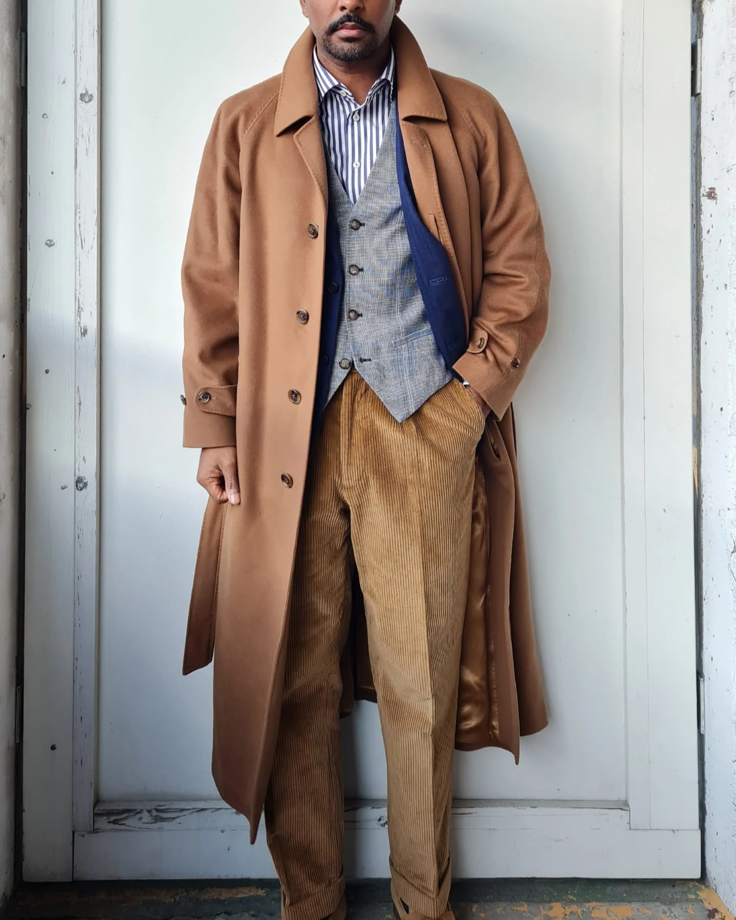 Classic Camel Wool Double-Breasted Overcoat with Flap Pockets and Notch Lapel Men Autumn Long Coat Customized E26182