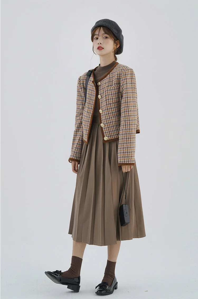 Vintage Plaid Tweed Jacket Elegant Short Coat for Women Autumn Winter Round Neck Retro Outerwear with Contrast Retro Design