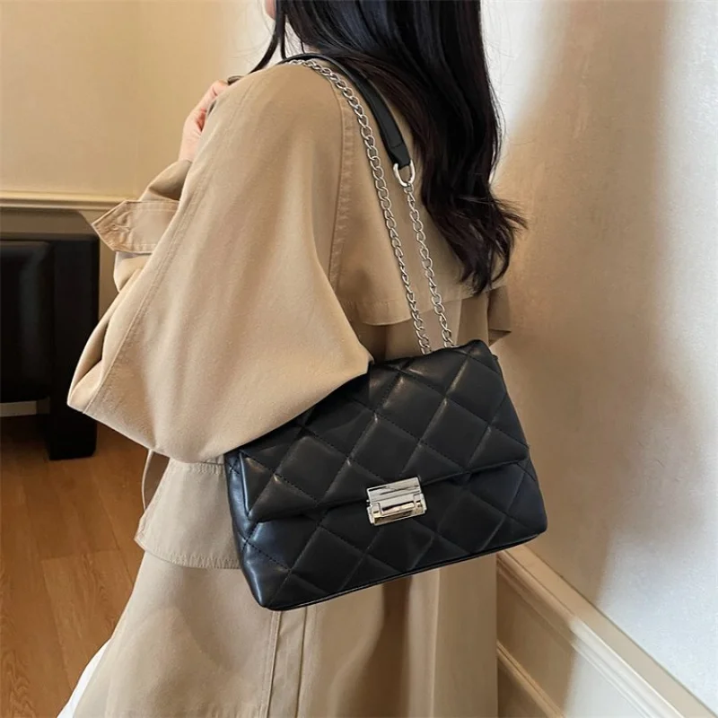 

Elegant Women's Tote Bag Made Of Premium Leather Boasting Designer Inspired And Trendy Durable Look​