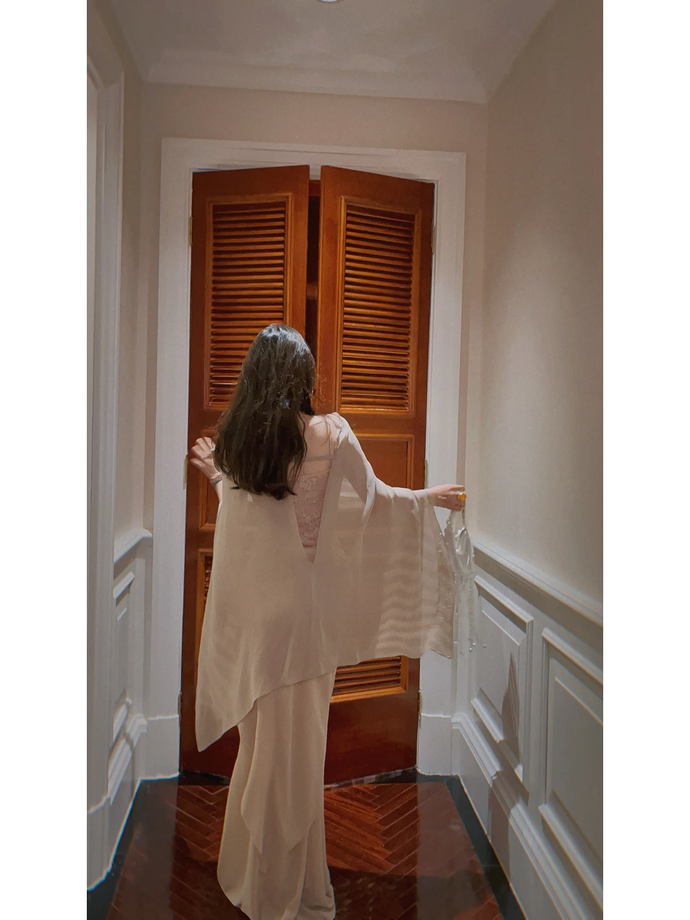 

Женская модная блузка Yanyan Peninsula Love Letter свободного кроя с открытыми плечами, короткая, с асимметричной открытой спиной, в стиле «Богиня»