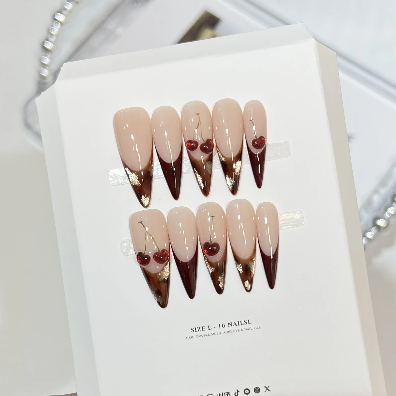 10 szt. Luksusowe, ręcznie robione, długie sztuczne paznokcie typu stiletto, nude z panterką, efekt kociego oka, francuski manicure, dekoracje 3D z czerwonymi wiśniami, paznokcie do noszenia.