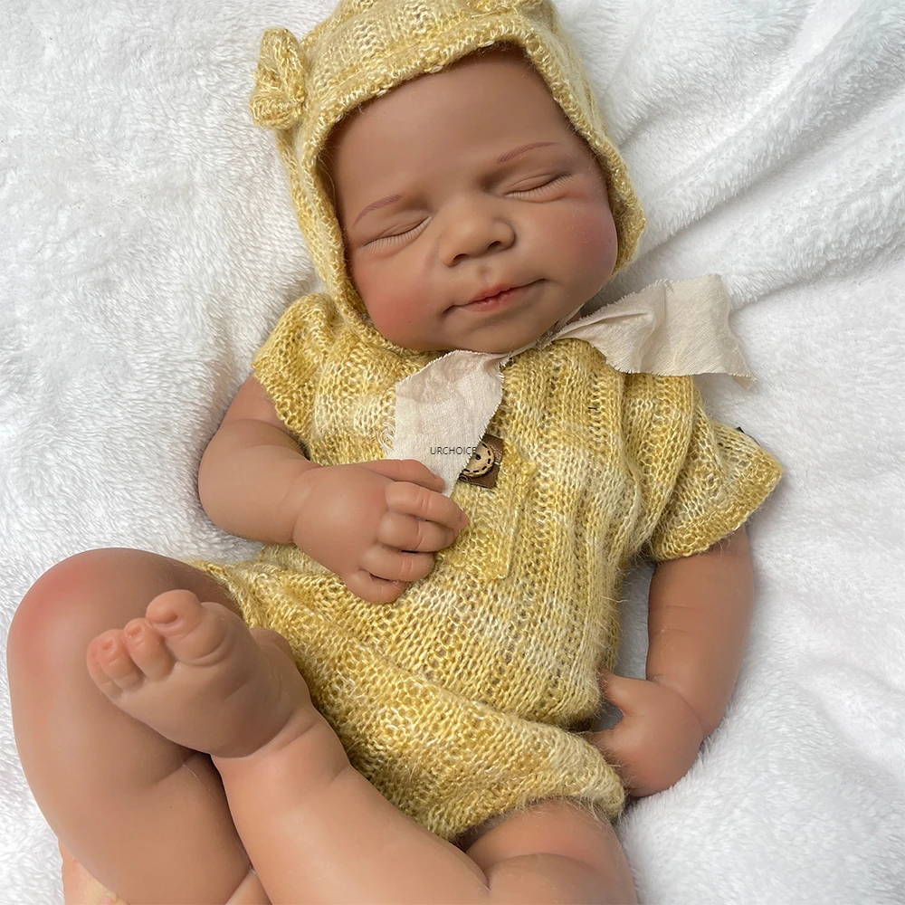 سريالية سيليكون ولادة جديدة دمية الأفريقية ذكر / أنثى 47 سم مرونة الجسم واقعية التعبير ، ومناسبة للأطفال لعبة هدايا عيد الميلاد