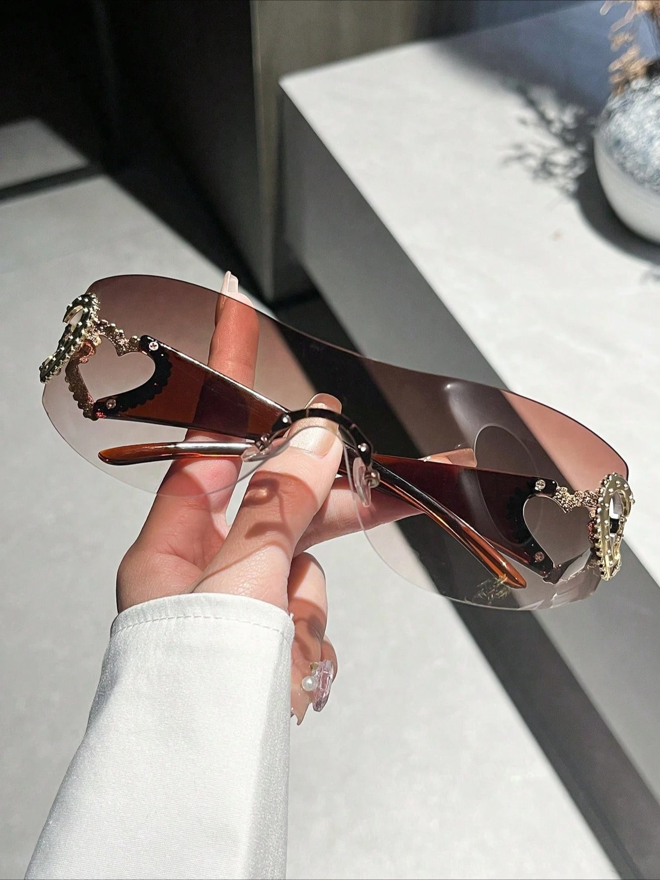 نظارات شمسية أنيقة من قطعة واحدة بدون إطار Y2K باللون البني الجديد للرياضات الخارجية مع حماية من الأشعة فوق البنفسجية 400