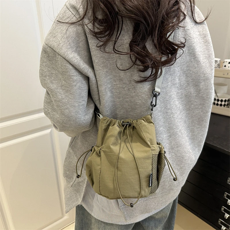 

Summer Lightweight Nylon Bucket Bag Women's Crossbody Bag 2025 Ins Fashion Drawstring Bag Casual Single Shoulder Handbag