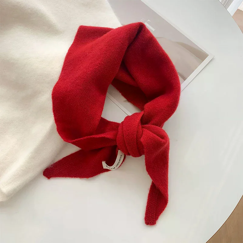 ผ้าพันคอขนสัตว์คุณภาพสูงสำหรับฤดูใบไม้ร่วงและฤดูหนาว ผ้าคลุมไหล่แคชเมียร์สีพื้นสไตล์เกาหลีสำหรับผู้หญิง ผ้าพันคอสามเหลี่ยม ผ้าพันคอคลุมคอ