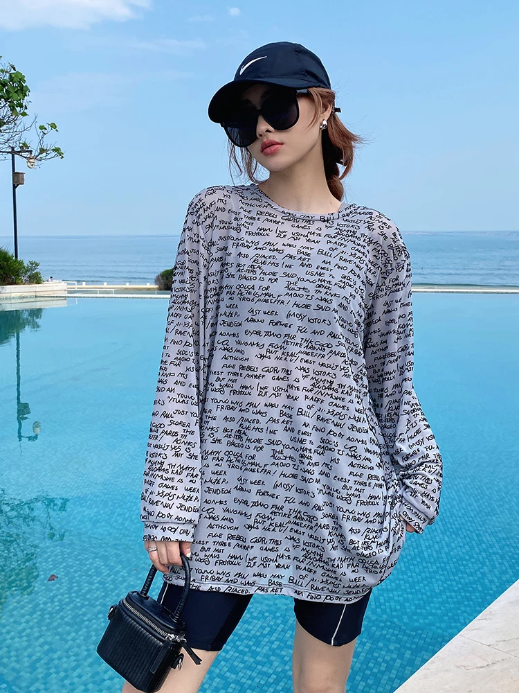 

Свободный комплект из двух предметов: футболка с длинным рукавом и брюки 3/4, женский купальник больших размеров с защитой от солнца, скрывающий живот